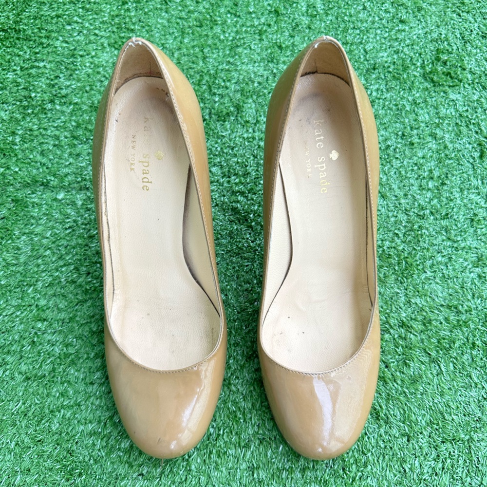 Beautiful tan, Kate spade heels